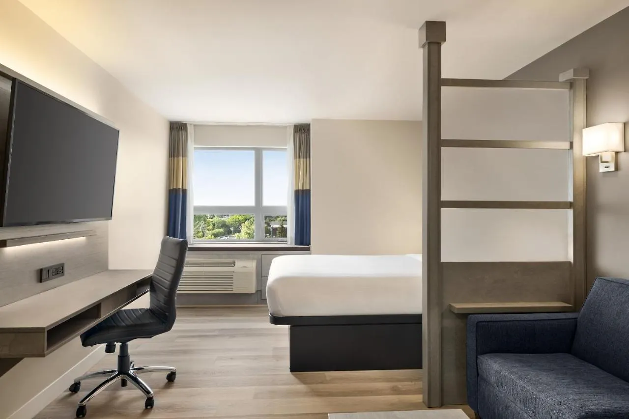 ** Hotel Microtel Inn & Suites Dorval Qc Canada