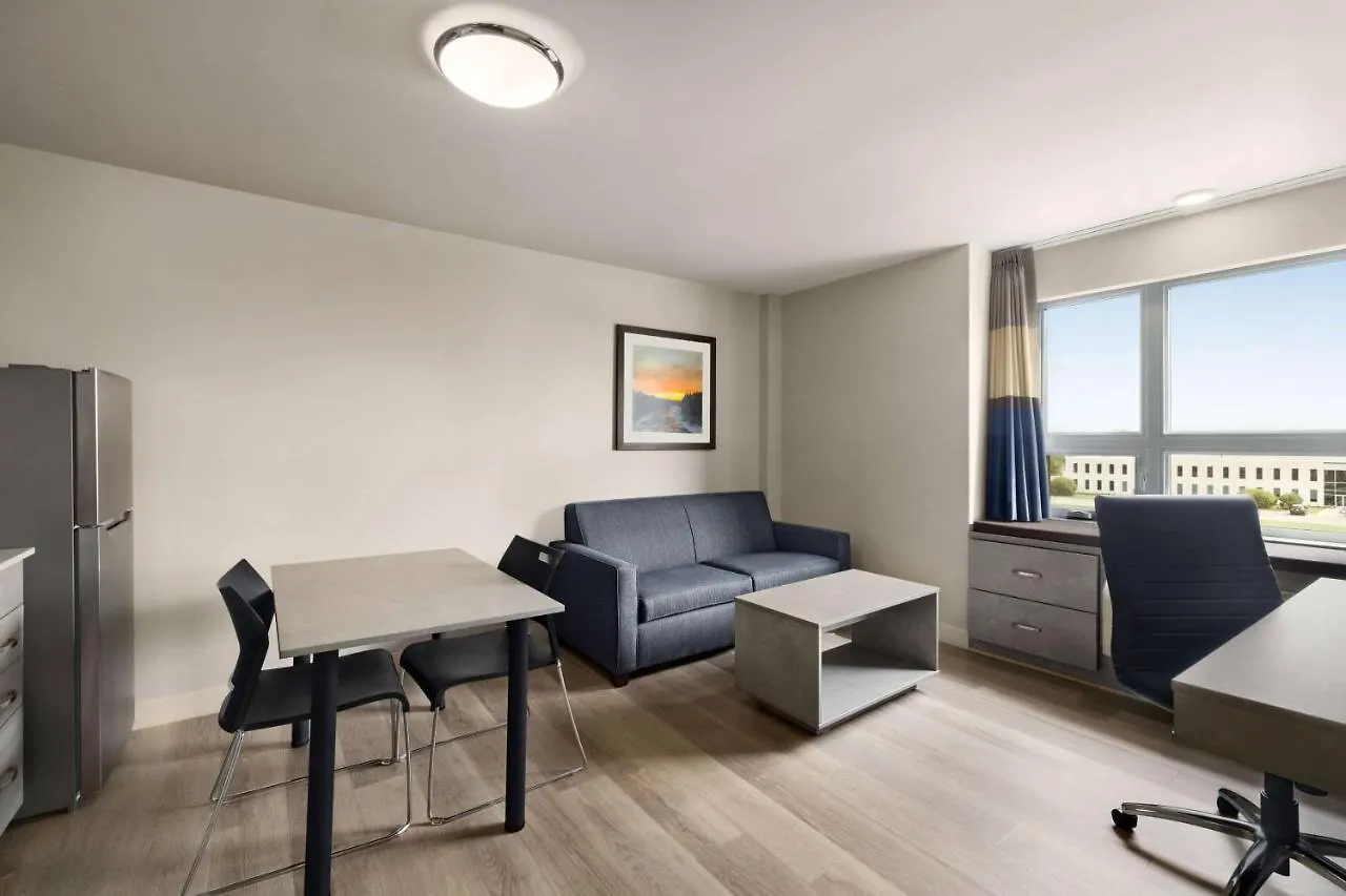 Microtel Inn & Suites Dorval Qc 2*,